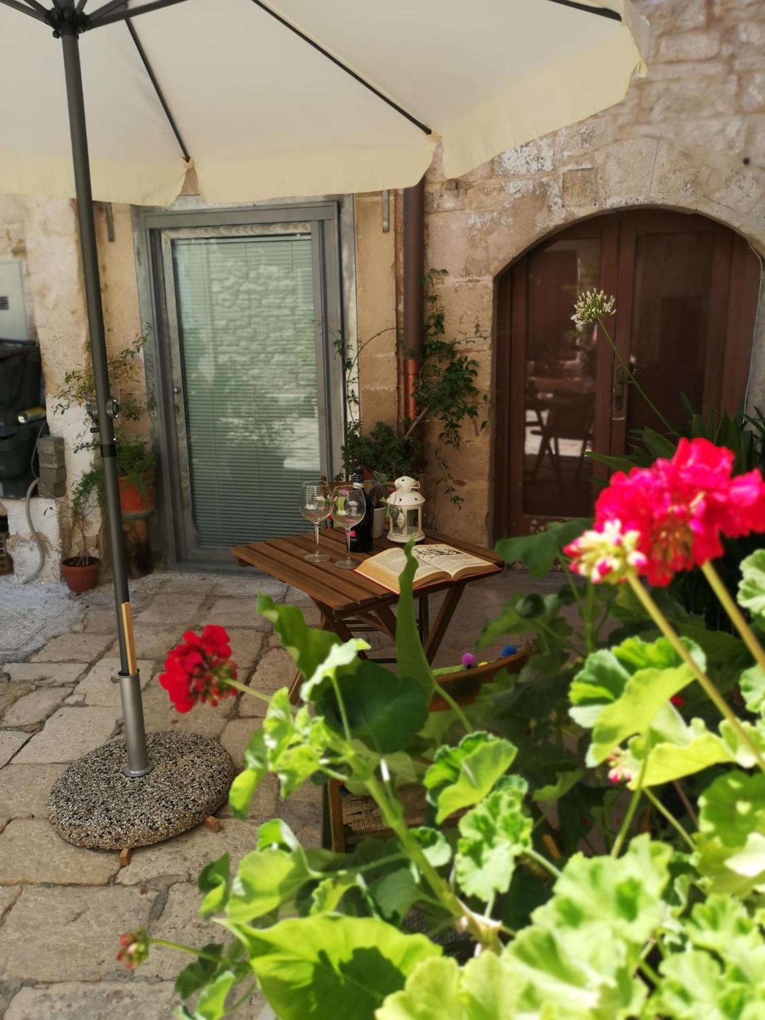 Corte Sagarriga Visconti Giovinazzo Exteriör bild